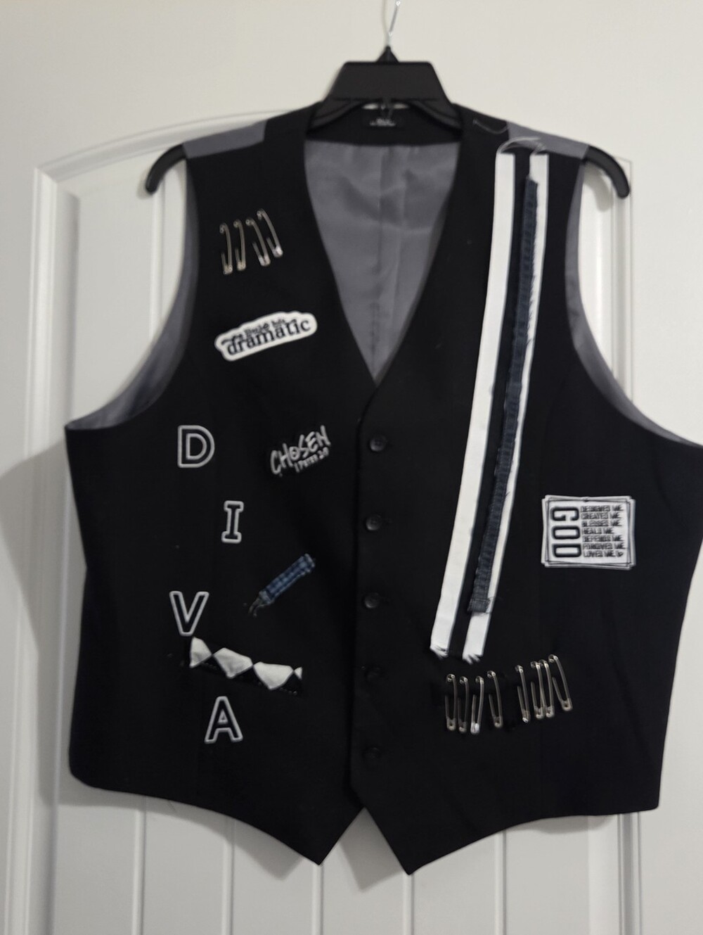 Black Graphic Patch & Safety Pin Embellished Vest - Picture 2 of 4